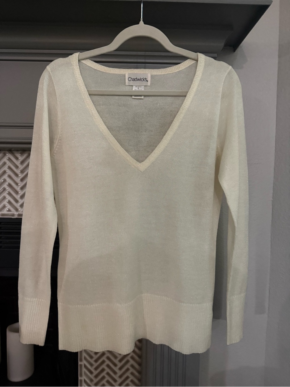 Chadwicks Lightweight V-Neck Sweater in Creamy White